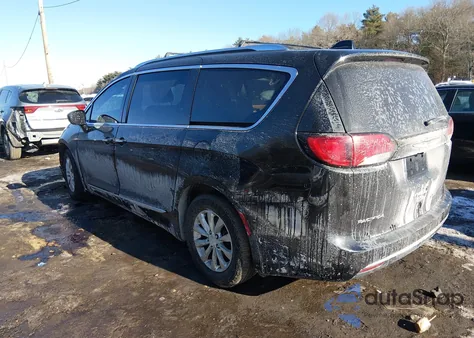 2019 Chrysler Pacifica Touring L z USA, uszkodzony, nr VIN 2C4RC1BG1KR576963